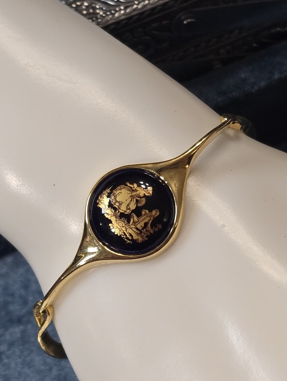 Vintage Limoges Castel France Courting Couple Round Medallion Gold Tone Bracelet